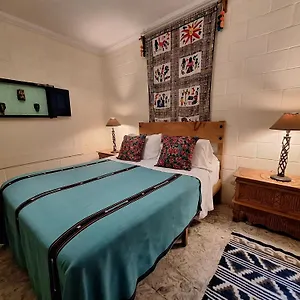 https://yellow-house-hostel.guatemalaantiguahotels.com